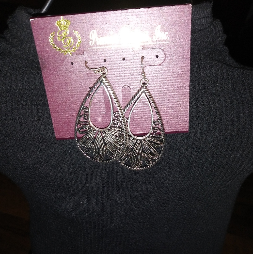 Premier Designs earrings